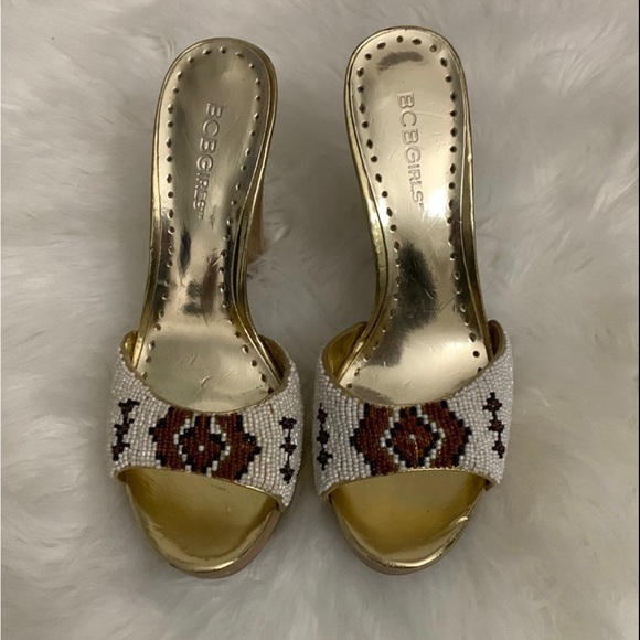 BCBGIRLS Metallic sandals w/bead detail Size 8 - Picture 15 of 16